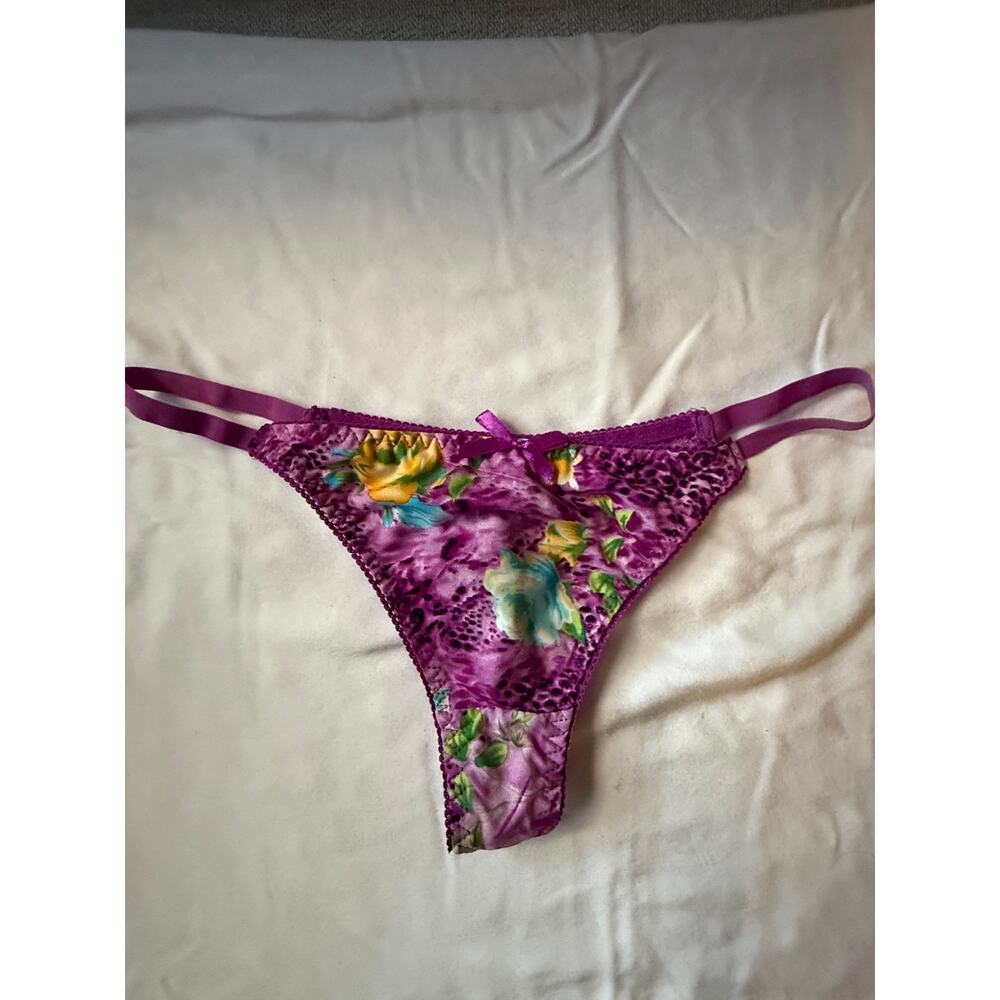 NWOT Bijou Intimates Purple Floral Lace Thong Panty – Size L